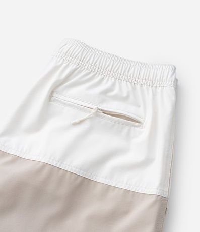 Bermuda en Microfibra con Bolsillo con cremallera y Estampa Bicolor 8