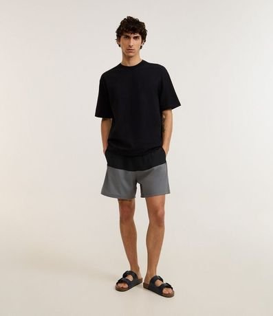 Bermuda en Microfibra con Bolsillo con cremallera y Estampa Bicolor 1