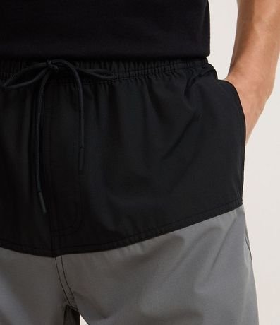 Bermuda en Microfibra con Bolsillo con cremallera y Estampa Bicolor 3