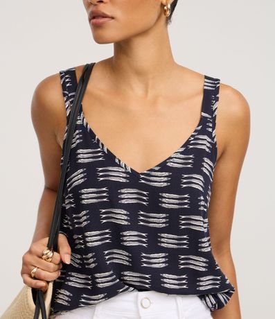 Blusa en Viscosa con Escote V y Estampa de Peces 4