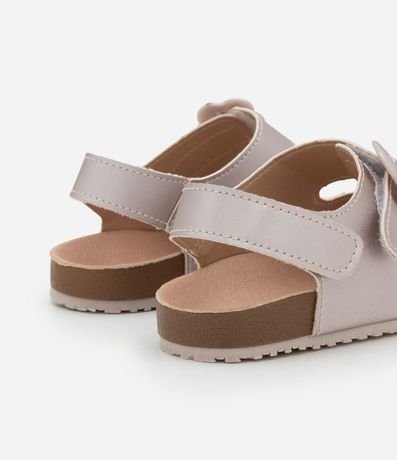 Sandalia en PU Infantil con hebilla flor - Talle 20 a 27 2