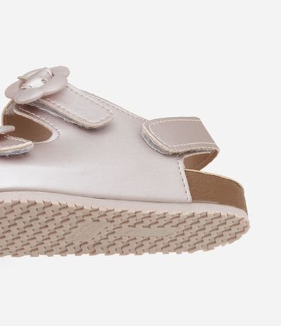 Sandalia en PU Infantil con hebilla flor - Talle 20 a 27 5