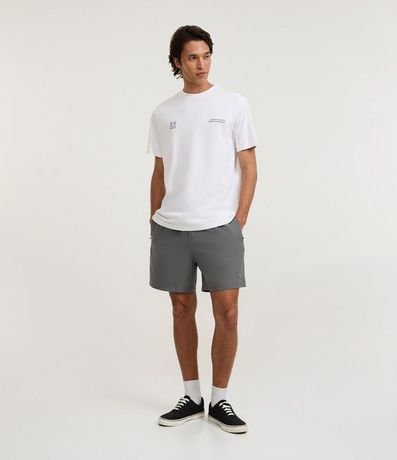 Bermuda con Detalle de Etiqueta Gomosa 6