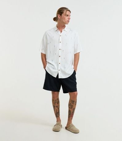 Bermuda con Detalle de Etiqueta Gomosa