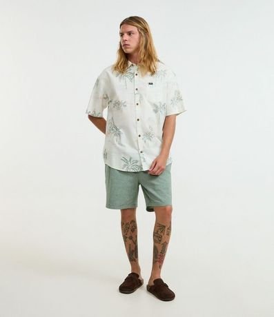 Bermuda con Detalle de Etiqueta Gomosa