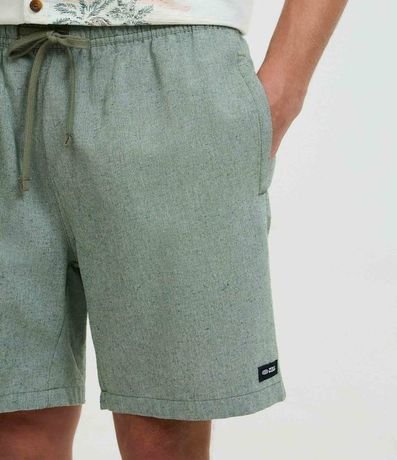 Bermuda con Detalle de Etiqueta Gomosa 3