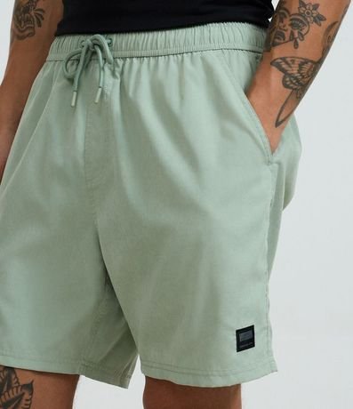 Bermuda con Detalle de Etiqueta Gomosa 5