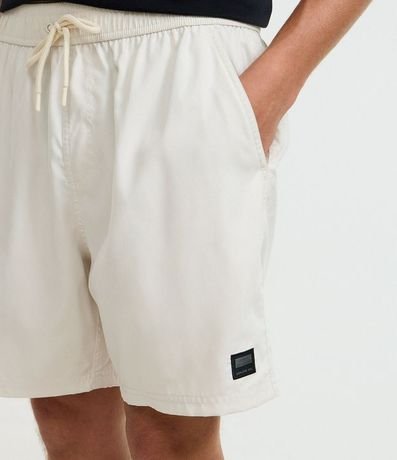 Bermuda con Detalle de Etiqueta Gomosa 3