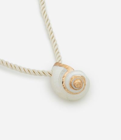 Collar Corto en Cordón con Colgante Caracola 2