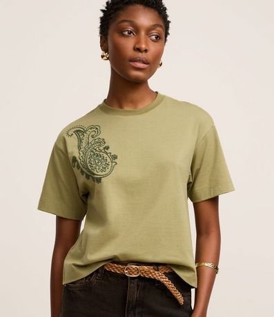 Remera Boxy en Algodón con Bordado Paisley en el Hombro