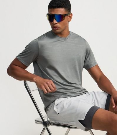 Remera Deportiva en Jaqquard con Tecnologia Dry y Estampa Abstracta 3