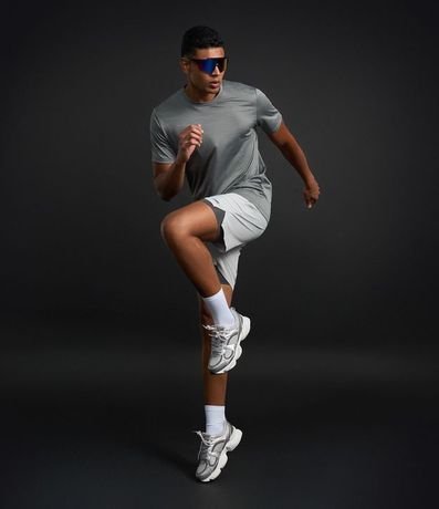 Remera Deportiva en Jaqquard con Tecnologia Dry y Estampa Abstracta 5