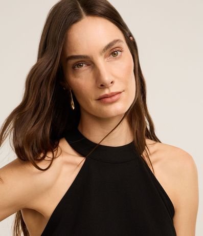 Vestido Corto en Crepé con Cuello Halter 5