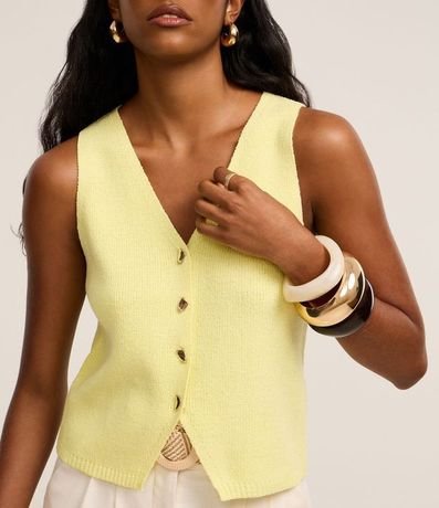 Blusa Texturizada en Punto con Escote V y Botones Irregulares 4