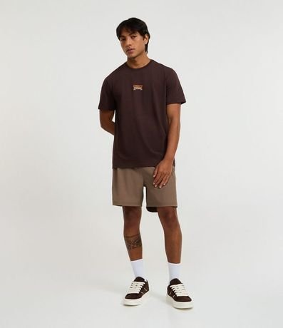 Bermuda con Detalle de Etiqueta Gomosa