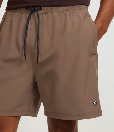 Bermuda con Detalle de Etiqueta Gomosa 4