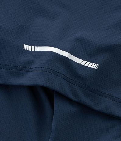 Remera Deportiva Texturizada con Detalle Reflectante 6