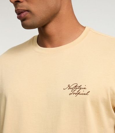Remera Comfort en Algodón con Estampa Lettering Nostalgia Tropical 4