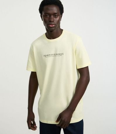 Remera Comfort en Algodón con Estampa de Paisaje y Lettering Pájaros En El Bosque