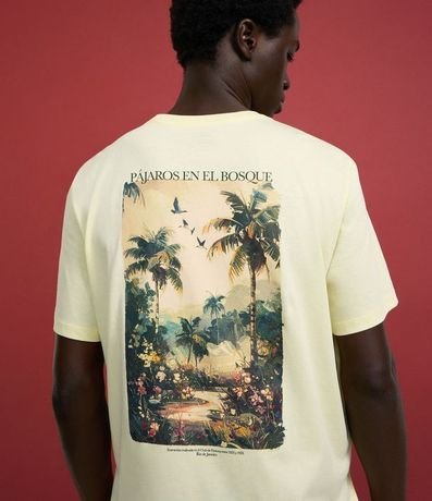 Remera Comfort en Algodón con Estampa de Paisaje y Lettering Pájaros En El Bosque 3