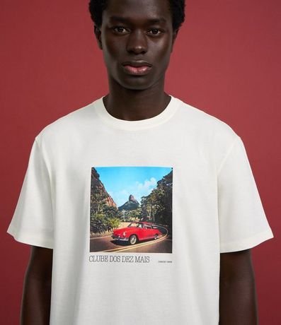 Camiseta Comfort de algodón con estampado de auto y letras Clube dos dez mais 3