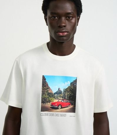 Camiseta Comfort de algodón con estampado de auto y letras Clube dos dez mais 5