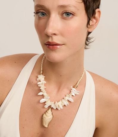 Maxi Collar con Gravas Búzios y Colgante de Caracola