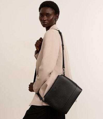 Bolsillo Postman Mediana con Textura Embossed y Detalle de Rayas 8