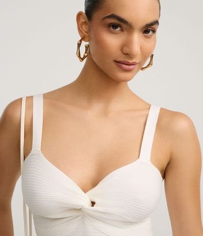 Blusa Cropped de Tira en Tejido de Punto Texturizado con Busto Torcido 3