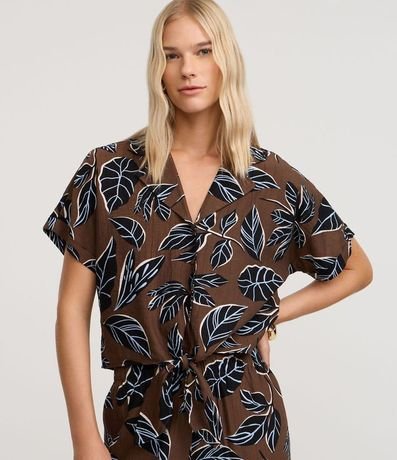 Camisa en Viscosa con Cuello Polo y Estampa Follaje