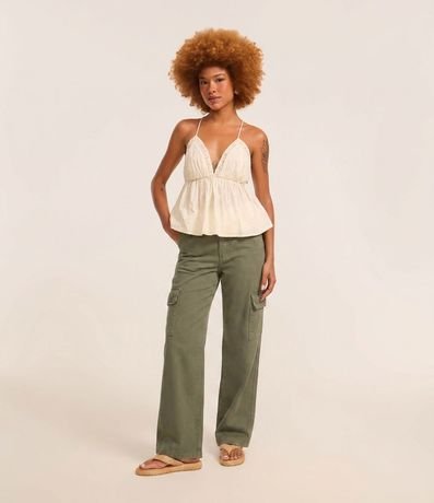 Pantalón Recto Comfort en Sarga con Bolsillos Cargo