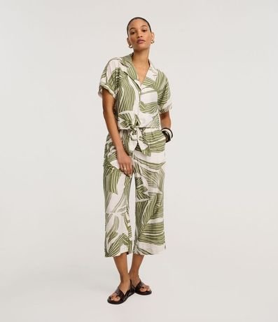 Camisa en Viscosa con Cuello Polo y Estampa Follaje 2