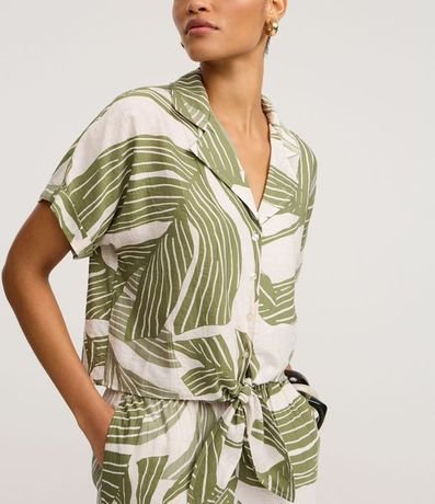 Camisa en Viscosa con Cuello Polo y Estampa Follaje 4