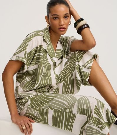 Camisa en Viscosa con Cuello Polo y Estampa Follaje 5