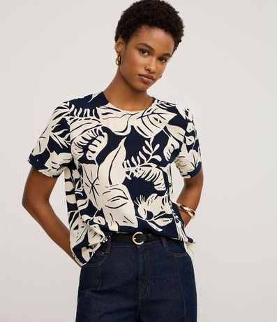 Blusa en Airflow con Cuello Redondo y Estampa Follaje