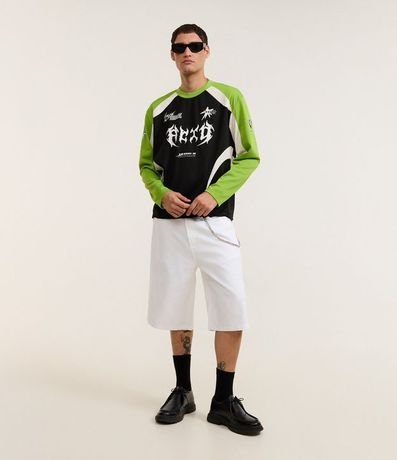 Remera Boxy con Estampa Localizada y Detalles Contrastantes 2