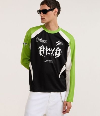 Remera Boxy con Estampa Localizada y Detalles Contrastantes 3