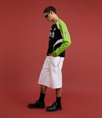 Remera Boxy con Estampa Localizada y Detalles Contrastantes 6