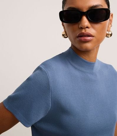 Blusa en Punto con Cuello Alto