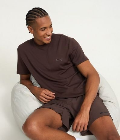 Remera Deportiva en Tecnologia Dry con Lettering