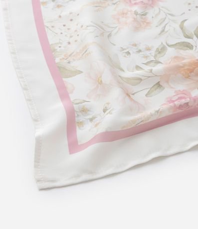 Pañuelo Cuadrado en Satén con Estampa Floral 4