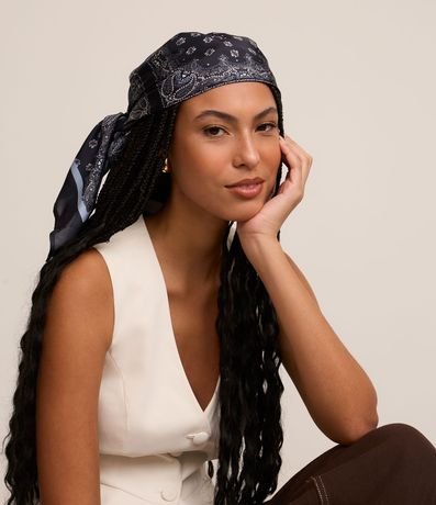 Pañuelo Rectangular en Satén con Estampa Paisley 7