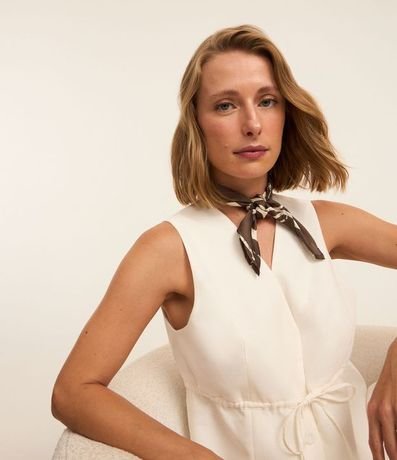 Pañuelo Cuadrado en Satén con Estampa Trazos 2