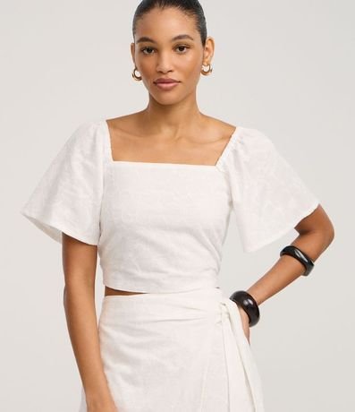 Blusa en Laise con Manga Abullonada con Bordado Floral