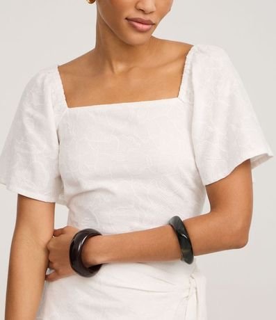 Blusa en Laise con Manga Abullonada con Bordado Floral 4