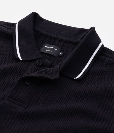 Polo Regular en Media Malla con Textura Rayada y Detalles Contrastantes 10