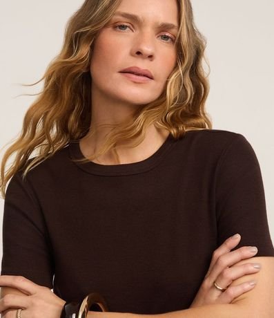 Blusa Básica Ajustada en Rib con Cuello Redondo 3