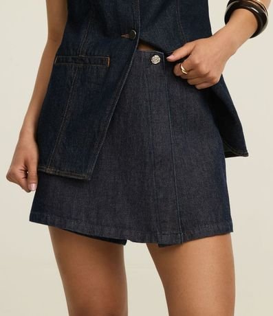 Short Pollera en Jeans Raw con Botón de Flor Metalizado 3