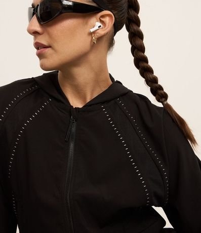 Campera Deportiva Cropped con Detalle Reflectante 3