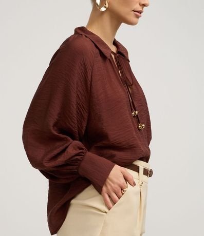 Blusa Texturizada en Viscosa con Manga Abullonada y Lazo 3